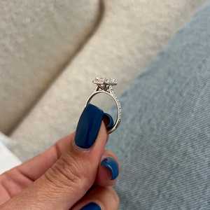 Bague de fiançailles unique en son genre, diamant rose intense fantaisie radiant allongé de 1 carat, cultivé en laboratoire, certifié IGI - Product Image 6