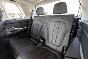 IMPECABLE, SIN ACCIDENTES, BAJO KILOMETRAJE, 2021, BLANCO, MODERNO, DE LUJO, X 7 con Llantas de Aleación, PAQUETE COMPLETO, MODELO OEM DIY - Product Image 3