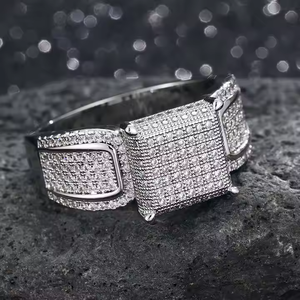Anillo de Sello de Diamantes con Halo Cuadrado de Oro de Lujo - Product Image 2