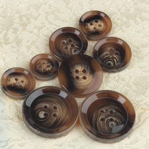 Botón de cuerno de búfalo de resina de poliéster de 4 agujeros y 3 colores personalizado YNS para abrigos personalizados y artesanías naturales - Product Image 4