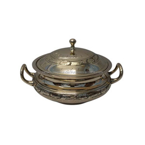 หม้อทองเหลือง mughlai สลักดอกไม้พร้อมฝาปิดภาชนะและเครื่องใช้บนโต๊ะอาหารสุดหรูสำหรับรับประทานอาหารที่ทันสมัย - Product Image 5