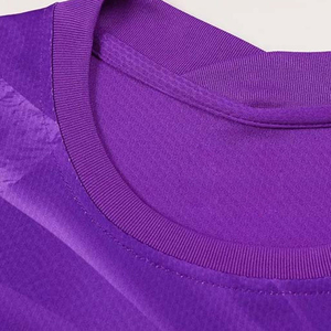 ชุดเสื้อฟุตบอลสีม่วงสำหรับผู้ชาย แขนสั้น คอกลม พิมพ์ลายเรขาคณิต โพลีเอสเตอร์ดูดซับความชื้น ทรงสปอร์ต ใส่ได้ทุกฤดูกาล - Product Image 4