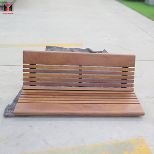 Panca Lunga da Esterno con Telaio di Supporto in Legno e Pallet in Legno, Solo per Riposo su Cemento o Pietra - Product Image 2