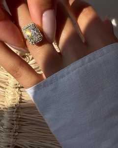 Anillo de compromiso con diamante cultivado en laboratorio, corte radiante IGI, 4 quilates, oro macizo de 14K/18K, halo con pavé ajustado, banda delgada de 1.50 mm, solitario para mujer - Product Image 6
