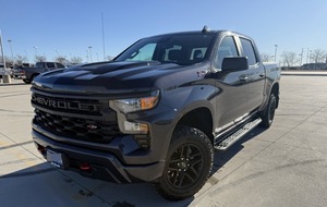 Chevrolet Silverado 1500 Custom Trail Boss 4WD d'occasion certifiée de luxe - Product Image 2