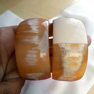 Adorno Artesanal de Cuerno y Resina, Elegante y Natural para Mujer, al Mejor Precio - Product Image 4