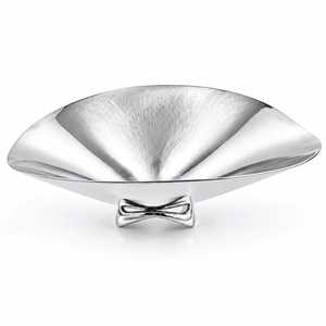 Bol de service minimaliste en métal avec base en forme de nœud, poli et fait main, pour la présentation de nourriture lors de fêtes, idéal pour les noix, les bonbons, les tablettes de chocolat, et la décoration de table. - Product Image 1