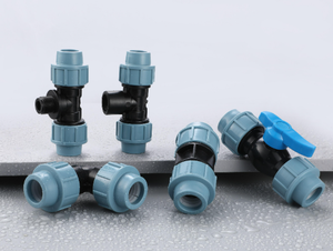 Conector de cinta de goteo de baja presión para irrigación, accesorio de tuerca de bloqueo para tubería de PE - Product Image 3