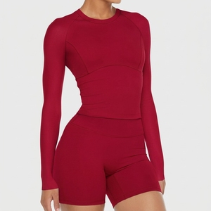Conjunto de Yoga para Mujer, Sin Costuras, Cintura Alta, Levanta Glúteos, Transpirable, Elástico en Cuatro Direcciones, Top de Manga Corta y Pantalones con Logotipo Frontal - Product Image 2