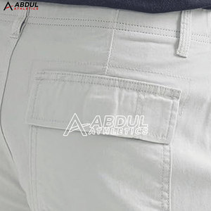 Shorts cargo confortables pour hommes avec taille élastique et coupe ample, idéaux pour les voyages et les activités quotidiennes - Product Image 6