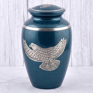 Urna Funeraria para Adultos de Latón Azul y Dorado con Diseño de Corazón y Árbol, Acabado Mate para Cenizas Humanas - Product Image 2