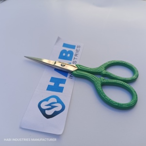 Ciseaux de manucure pour droitiers à lame en acier inoxydable, pointe arrondie, manche vert brodé, logo personnalisé - Product Image 5