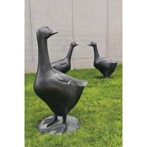 Sculpture de canard artisanale pour décoration de jardin, statue de canard en fonte finition bronze à poser au sol, en vente, fournitures d'extérieur - Product Image 1