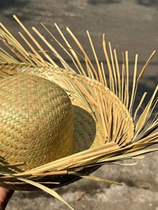 Sombrero Ajustable Bordado con Hierba Natural y Borde Desgarrado con Diseño a Rayas, Protección Solar Unisex para Fiestas en la Playa y Viajes - Product Image 3