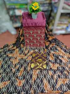 Tela de Vestido para Fiesta de Boda, Diseño Floral con Base Negra, Estilo Somalí Fransawi Jacquard, de The Timeless Grace - Product Image 3