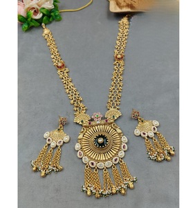 Atractivo Collar Largo de Diseño de Primera Calidad Chapado en Oro con Pedrería Kundan y Polki, con Juego de Aretes, para Mujer, Estilo Tradicional para Bodas - Product Image 1