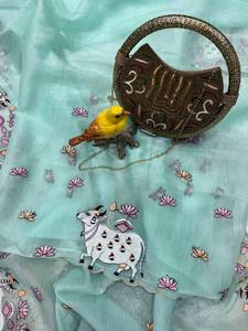 Sari Premium Crush – Motif vache multicolore avec bordure ajourée, idéal pour les fêtes - Product Image 2