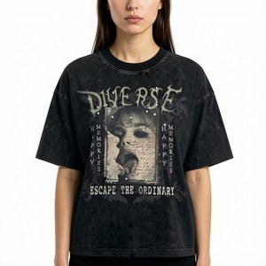 Camiseta Acid Wash de 300 g/m² para hombre, estilo oversize, personalizada de Pakistán, con estampado vintage y pedrería, a bajo precio, camiseta gráfica con efecto acid wash. - Product Image 3