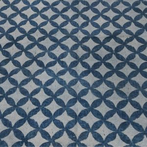 Alfombra Artesanal Abstracta de Tejido Plano Ecológico de Pelo Corto |   Alfombra de Lana Azul y Marfil |   Alfombra Moderna para Piso - Product Image 2