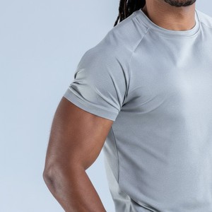 Camisetas de Gimnasio para Hombre con Logotipo Frontal Personalizado al por Mayor, Ropa Deportiva Transpirable de Secado Rápido, Camisetas de Running con Dobladillo Curvo de Alta Elasticidad OEM - Product Image 5