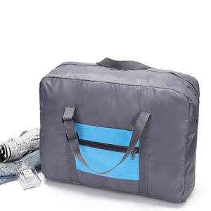 Sac de voyage pliable grande capacité, résistant à l'eau, en nylon, sac fourre-tout de week-end avec poignées réglables en sangle pour le rangement - Product Image 1