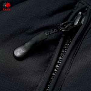 Veste matelassée sur mesure pour homme, col à capuche, tissu confortable et respirant avec logo personnalisé - Product Image 5