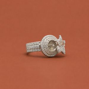 Anillo de boda personalizado de estilo clásico en plata S925 con diamantes de moissanita para mujer - Product Image 2