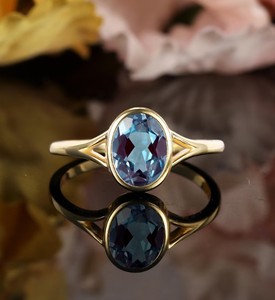 Bague Alexandrite en Argent Sterling 925, Bague de Fiançailles de Luxe, Pierre Précieuse à Changement de Couleur, Bijou de Mariée Vintage, Cadeau pour Femme, Idéal pour les Fêtes - Product Image 1