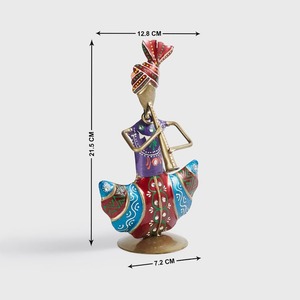 Figurine de musicien colorée au design traditionnel, utilisée comme objet de décoration culturelle pour la maison, ajoutant une touche ethnique colorée aux intérieurs - Product Image 4