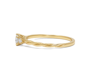 Bague d'anniversaire ou de promesse en or massif 14 carats, demi-torsadée, avec motif feuille délicat et diamant de laboratoire rond, style minimaliste - Product Image 4