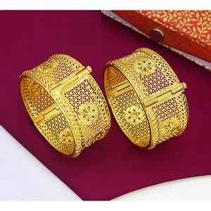 Designer Gold Plated 4 ชิ้นอินเทรนด์ทองเหลืองโบราณกําไลข้อมือชุดดูไบเครื่องประดับสําหรับผู้หญิงด้วยราคาที่ดีที่สุดสายรัดข้อมือ - Product Image 3