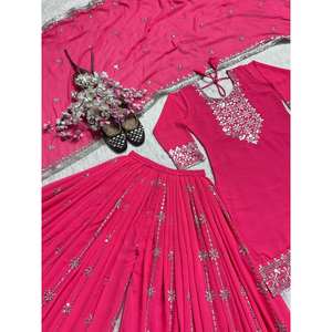 Robe de soirée rose à broderies lourdes de créateur ND, tenue de soirée, taille M, haut-plazzo et dupatta - Product Image 4