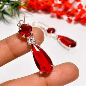 Pendientes colgantes de plata de ley con granate rojo Nikhil Gems NG-033, modernos, con certificación de tercera parte, piedra de nacimiento de enero - Product Image 2