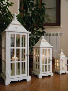 Farol de Madera Blanco, Portavelas Decorativo de Madera Maciza con Acabado Rústico para Hogar, Patio, Jardín, Boda - Product Image 1