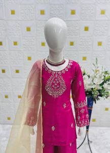 Salwar Kameez Morado Bordado para Niñas, Ropa Casual Tradicional India de Algodón, Largo hasta el Tobillo, Corte Regular - Product Image 4