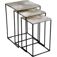 Ensemble de tables basses gigognes européennes modernes en métal noir doré thermolaqué avec plateau en marbre VISHAL HANDICRAFT Living