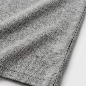 Polo à manches courtes gris pour homme avec col zippé et poche poitrine, design uni en tricot décontracté - Product Image 5