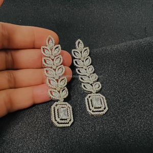 ต่างหูเพชรมอยส์ซอไนต์สีทอง14K ที่มีเสน่ห์สำหรับผู้หญิงได้รับการรับรองจาก VVS ความชัดเจนมีสไตล์ - Product Image 5