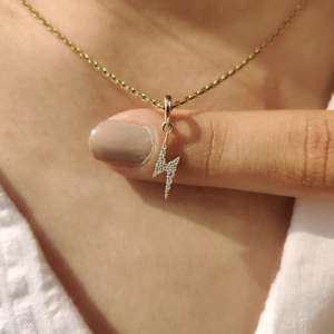 สร้อยคอจี้รูปสายฟ้าประดับโมอิสซาไนต์ทรงบริลเลียนท์สุดหรู ดีไซน์ทันสมัย พร้อมสร้อยเงินแท้ 925 สำหรับผู้หญิง เหมาะสำหรับงานแต่งงาน งานครบรอบ และงานปาร์ตี้ - Product Image 5