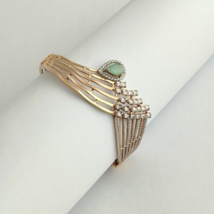 Brazalete Abierto de Oro Rosa de 18 Quilates con Diamantes y Esmeralda Verde en Forma de Lágrima para Mujer, Joyería Geométrica de Lujo para Bodas y Fiestas - Product Image 2
