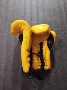 Guantes de Boxeo Profesionales Cleto Reye de Alta Calidad, Cuero Genuino, Cierre de Cordones Antideslizante, Ajuste Cómodo, Unisex - Product Image 2