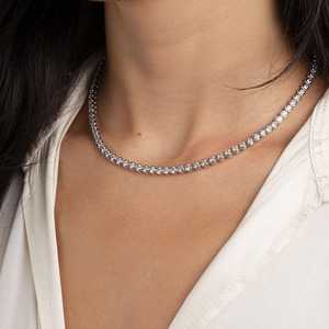 Collar de cadena tipo tenis con moissanita VVS1 redonda y eslabones tipo caja, de plata 925 o chapado en oro, ideal como regalo para fiestas de compromiso. - Product Image 3