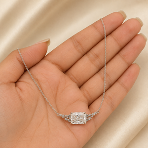 Collar con Colgante de Diamante Corte Radiante para Mujer, Chapado en Oro Blanco de 18K, Collar Solitario Clásico con Moissanita, Joyería de Compromiso - Product Image 1