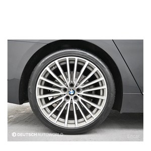 BMW Serie 7 740Li XDrive 2022/3, 26,730 km, Volante a la Izquierda, Caja de Cambios Automática, Asientos de Cuero - Diseño de Excelencia Pura - Product Image 5