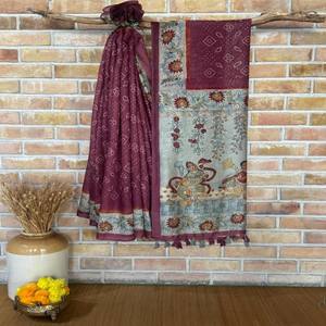 Sari de lino de seda VASTRA COTTAGE con diseño de fusión Bandhani Kalamkari, borlas Phunka y blusa Kalamkari a juego - Product Image 4