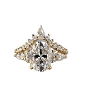 Conjunto de anillo de compromiso de moissanita de corte ovalado, hermoso anillo de plata esterlina de moissanita personalizado, regalo para aniversario - Product Image 1