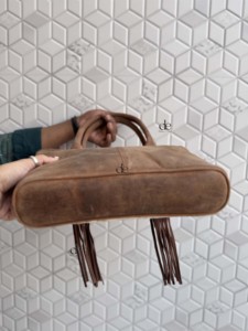 Bolso de Mano de Cuero Vacuno de Diseño, Hecho a Mano con Grabado Floral, Bolso de Hombro, Nuevo y Elegante, Estilo Bohemio Occidental para Mujer - Product Image 4