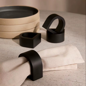 Anillos de Servilleta de Resina Roja a Precio de Mayoreo, Diseño Cuadrado, Decoración Moderna para Mesa, Accesorios de Comedor, Estilo Elegante para el Hogar - Product Image 1