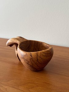 Tasse rustique en bois d'olivier sculpté à la main pour le camping et l'espresso - Product Image 4
