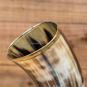 Corne à boire médiévale Viking faite à la main en matériau organique d'apparence Premium avec support en corne Style animal imperméable à l'eau vernis brillant - Product Image 5